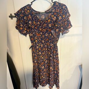 Orange creek floral dress
Size S
